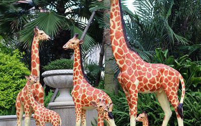 公園廣場玻璃鋼彩繪仿真動物長頸鹿雕塑