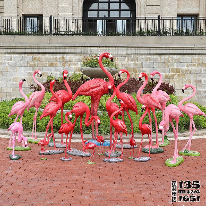 別墅景區擺放一群玻璃鋼仿真動物火烈鳥雕塑 別墅景區擺放一群玻璃鋼仿真動物火烈鳥雕塑