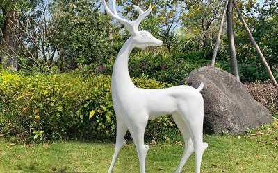 草坪玻璃鋼白色鹿雕塑