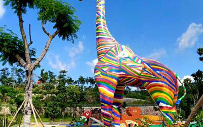 玻璃鋼彩繪海邊創意大型景觀長頸鹿雕塑