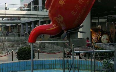景區池塘創意玻璃鋼紅色天壺雕塑