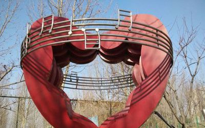 戶外廣場(chǎng)玻璃鋼音符愛心雕塑