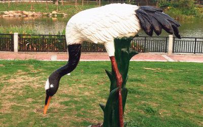 景區(qū)創(chuàng)意玻璃鋼仿真動物仙鶴雕塑