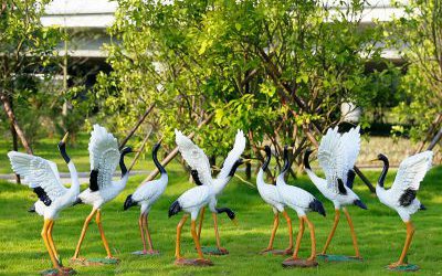 公園草坪玻璃鋼彩繪仿真動物仙鶴雕塑