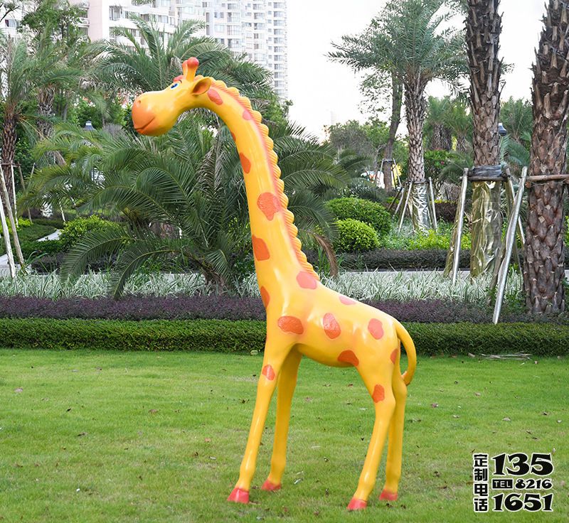 玻璃鋼彩繪卡通戶(hù)外園林景觀(guān)長(zhǎng)頸鹿雕塑
