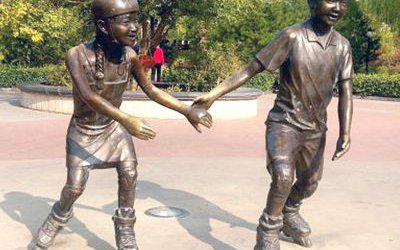 景區創意玻璃鋼仿銅滑旱冰雕塑