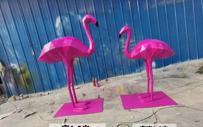 景區玻璃鋼彩繪幾何火烈鳥雕塑