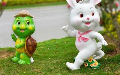 公園草坪創意玻璃鋼可愛卡通動物雕塑