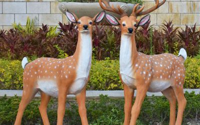 別墅小區(qū)擺放的玻璃鋼仿真梅花鹿雕塑