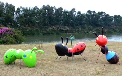 庭院公園玻璃鋼卡通彩繪創(chuàng)意螞蟻雕塑