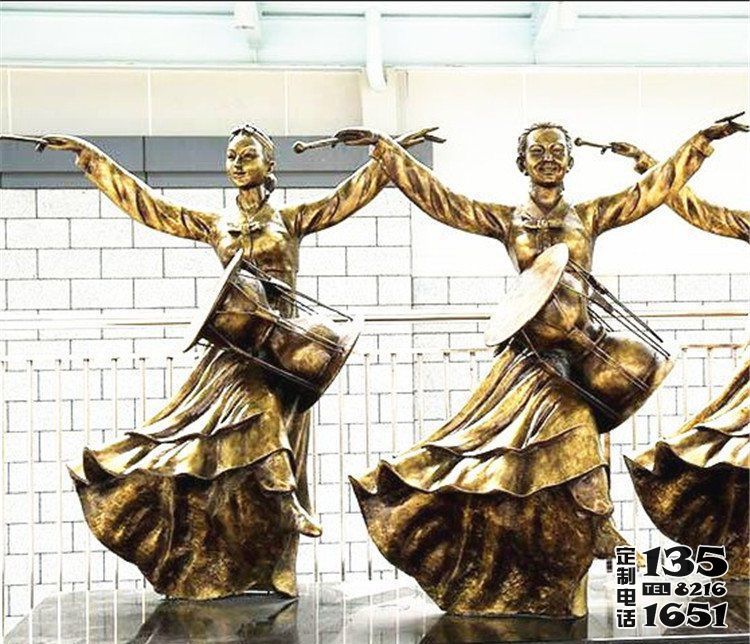 花園擺放少數民族跳舞人物玻璃鋼仿銅雕塑 花園擺放少數民族跳舞人物玻璃鋼仿銅雕塑