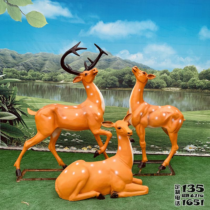 玻璃鋼彩繪景區(qū)仿真動物梅花鹿雕塑 玻璃鋼彩繪景區(qū)仿真動物梅花鹿雕塑