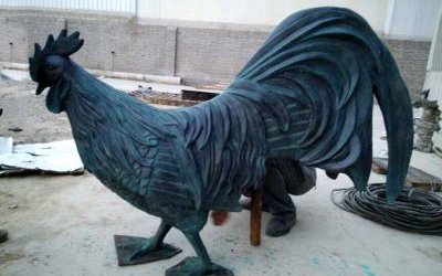 農(nóng)場花園擺放的玻璃鋼仿銅雞雕塑