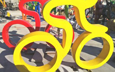 玻璃鋼彩繪抽象人物騎車雕塑單車賽車戶外運動雕塑