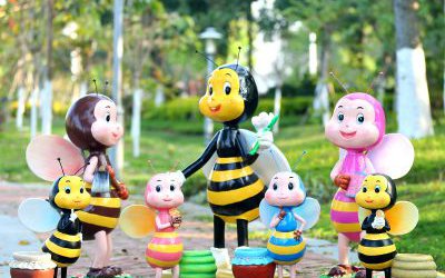 戶外景區(qū)游樂場(chǎng)玻璃鋼彩繪卡通蜜蜂雕塑