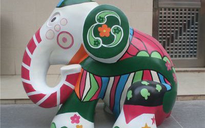 游樂場玻璃鋼彩繪大象雕塑