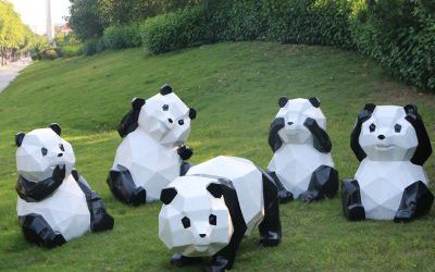 城市公園幼兒園擺放幾何熊貓玻璃鋼雕塑