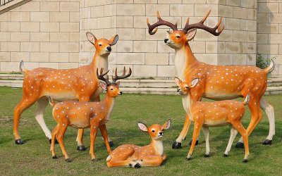 公園景區(qū)玻璃鋼彩繪仿真動(dòng)物梅花鹿雕塑