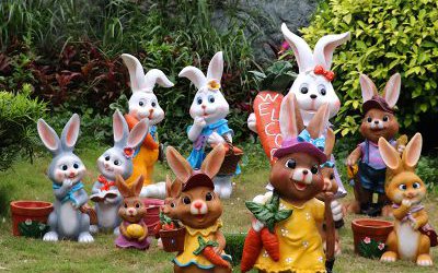 幼兒園卡通玻璃鋼兔子雕塑