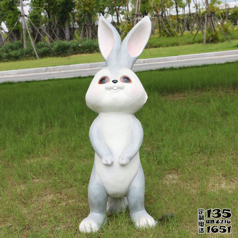 幼兒園一只白色玻璃鋼卡通兔子雕塑 幼兒園一只白色玻璃鋼卡通兔子雕塑
