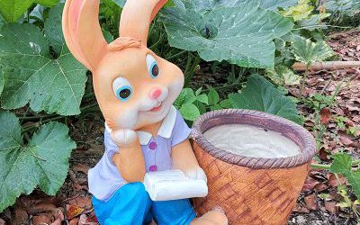 商場創意玻璃鋼卡通兔子雕塑