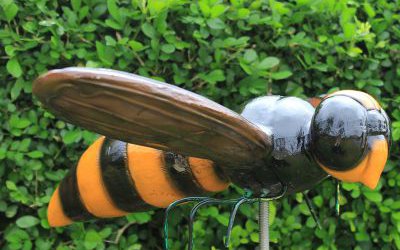 學(xué)校公園小區(qū)草坪彩繪玻璃鋼卡通蜜蜂雕塑