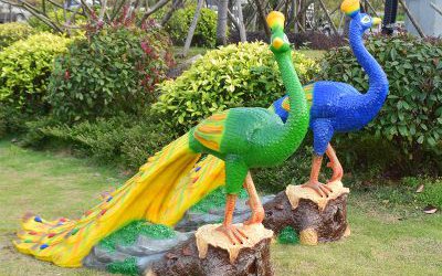 景區大型卡通彩繪玻璃鋼孔雀雕塑