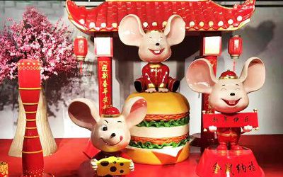 新年創(chuàng)意室內(nèi)玻璃鋼卡通大耳朵戶外裝飾擺件老鼠雕塑