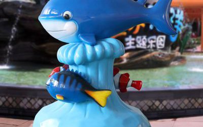 海洋公園玻璃鋼卡通鯊魚(yú)雕塑擺件